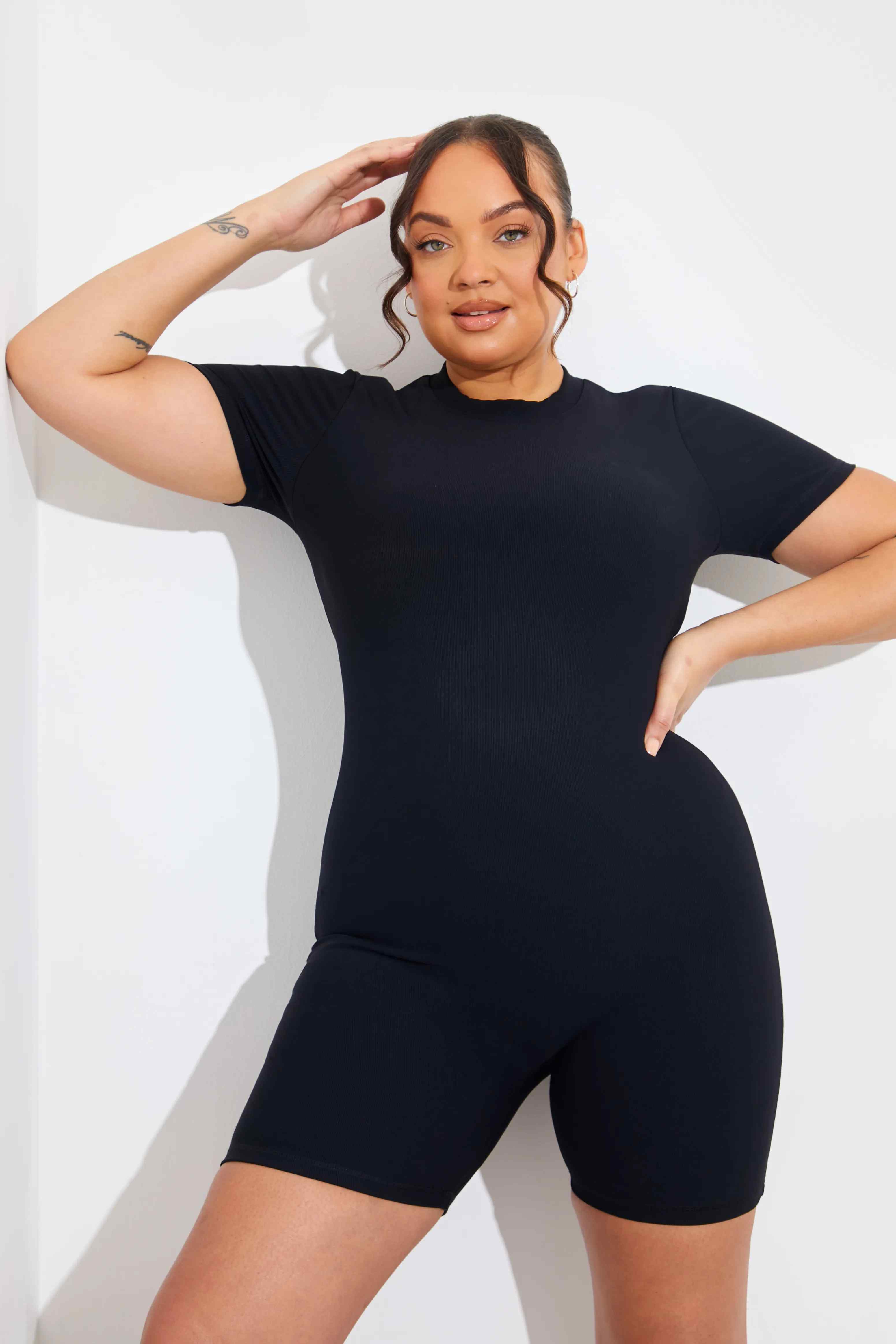 RIBBED SCULPT AND CONTROL CREW NECK SHORT SLEEVE SHORT UNITARD
