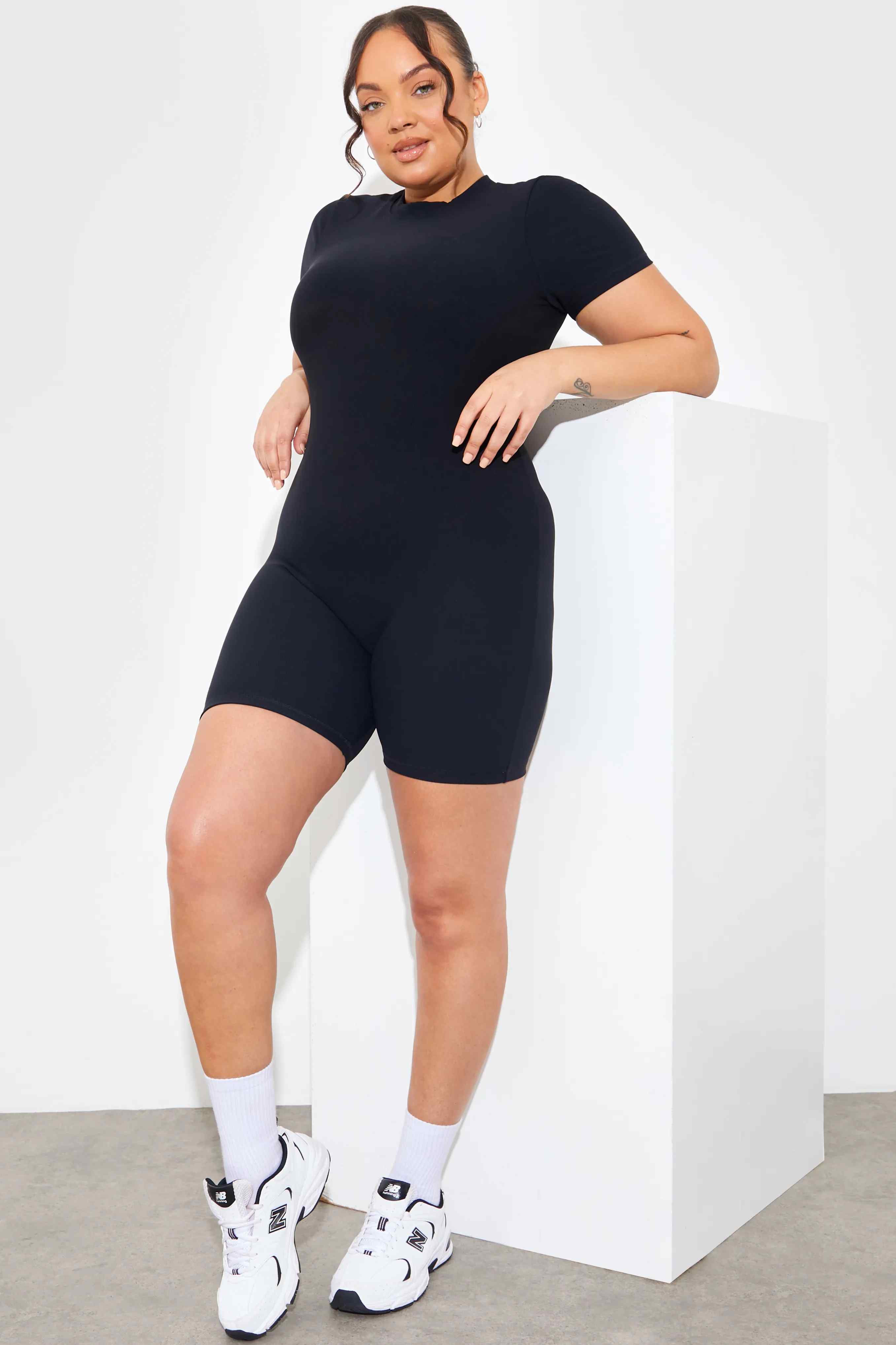 RIBBED SCULPT AND CONTROL CREW NECK SHORT SLEEVE SHORT UNITARD