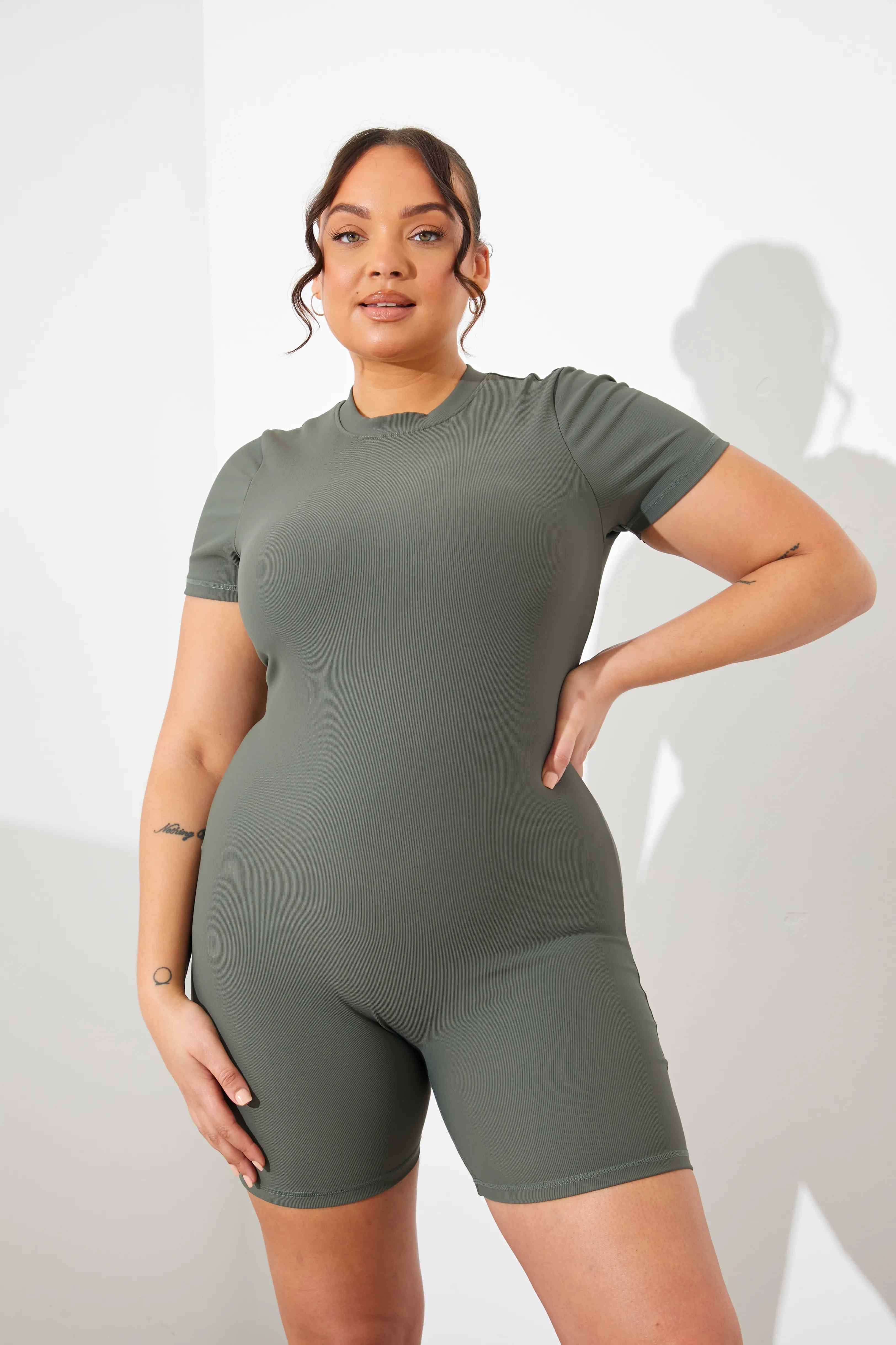 RIBBED SCULPT AND CONTROL CREW NECK SHORT SLEEVE SHORT UNITARD