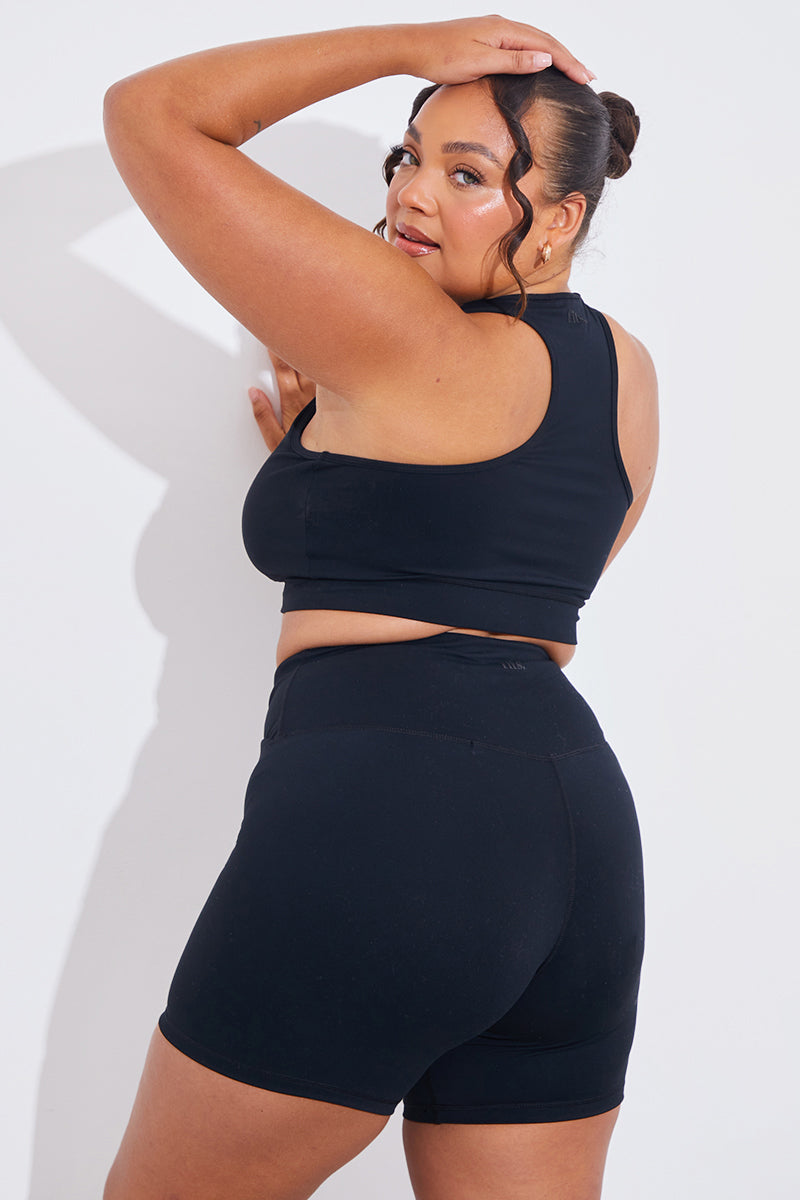 Soft Touch Cross Over Band Detail Medium Sports Bra