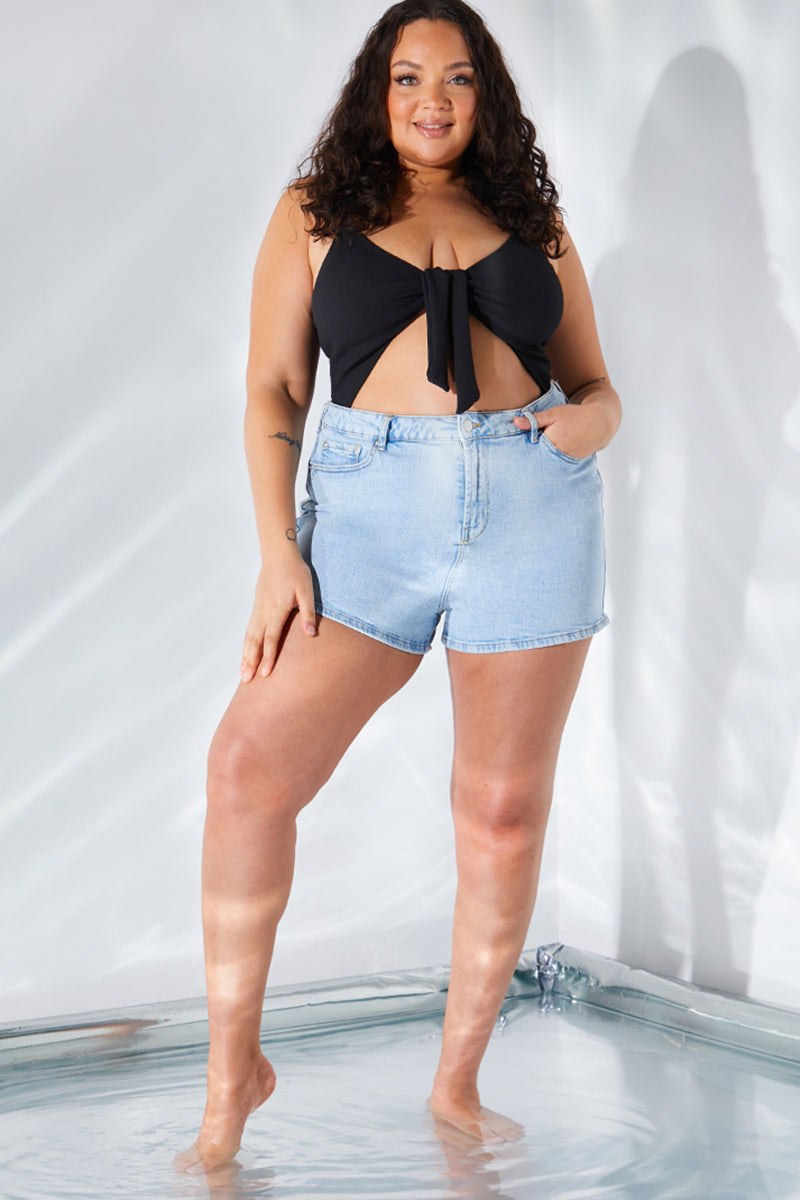 Light Wash Denim Mom Short