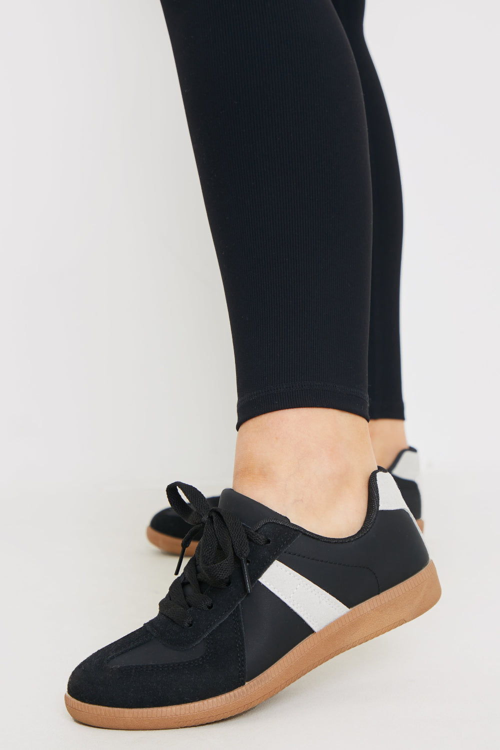 CONTRAST PANEL TRAINERS