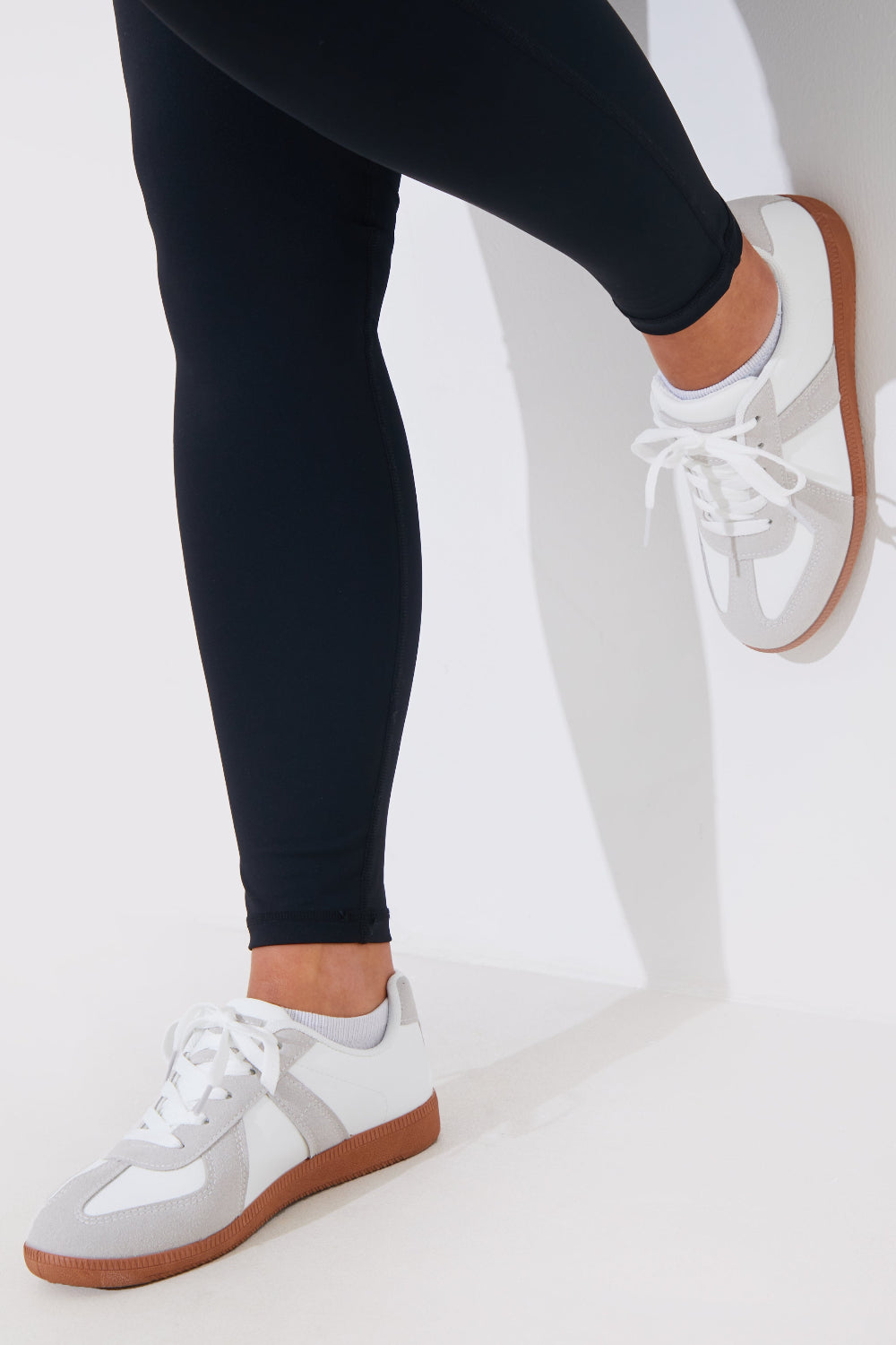 CONTRAST PANEL TRAINERS