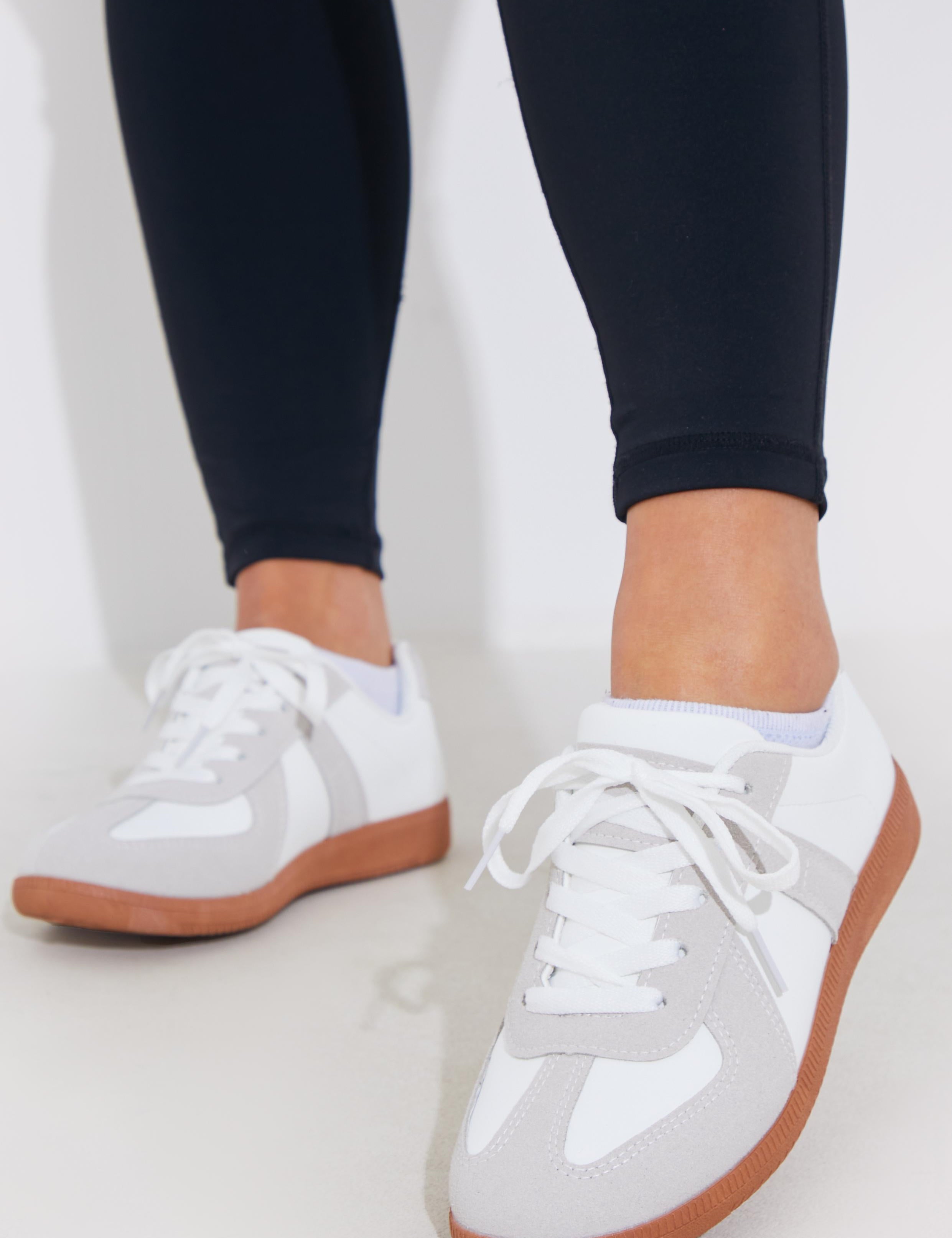 CONTRAST PANEL TRAINERS