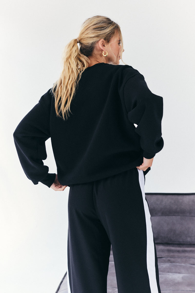 Fits Embroidered Sweatshirt