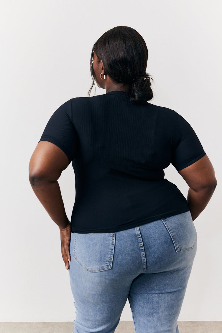 Mojave Ribbed Pocket Short Sleeve Top