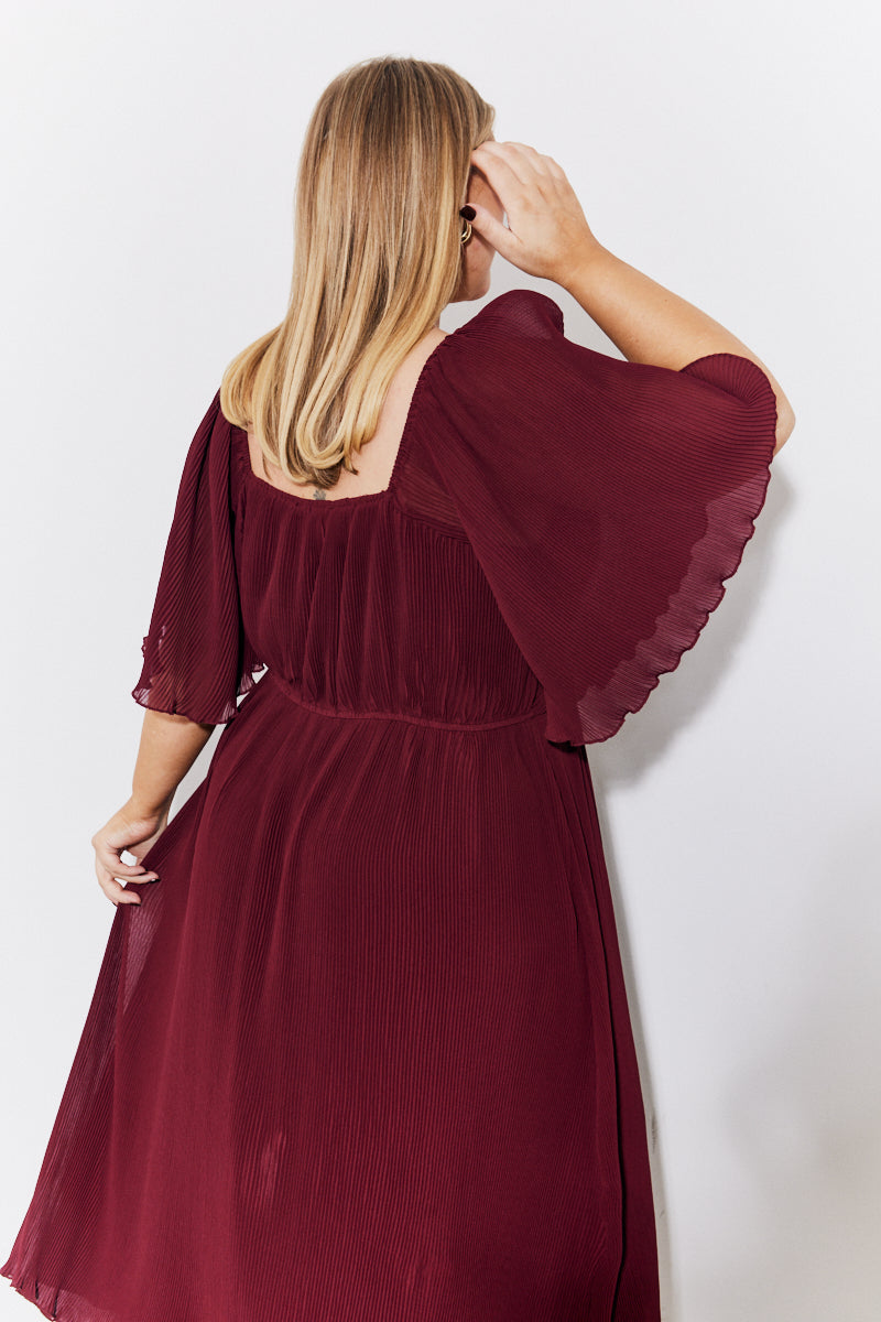 Burgundy Chiffon Angel Sleeve Midaxi Dress InTheStyle Burgundy Chiffon Angel Sleeve Midaxi Dress InTheStyle