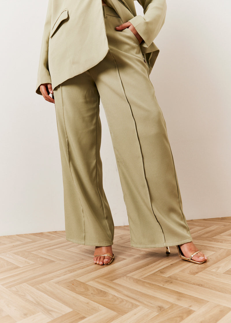 Pleated Wide Leg Trouser