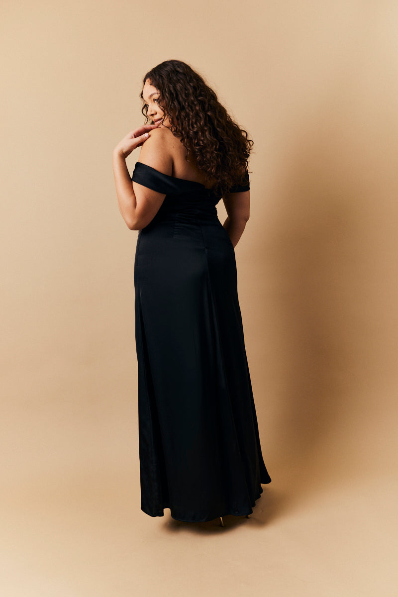 bardot ruched bum twisted detail maxi dress in black Bardot Ruched Bum Twisted Detail Maxi Dress In Black | EGO US
