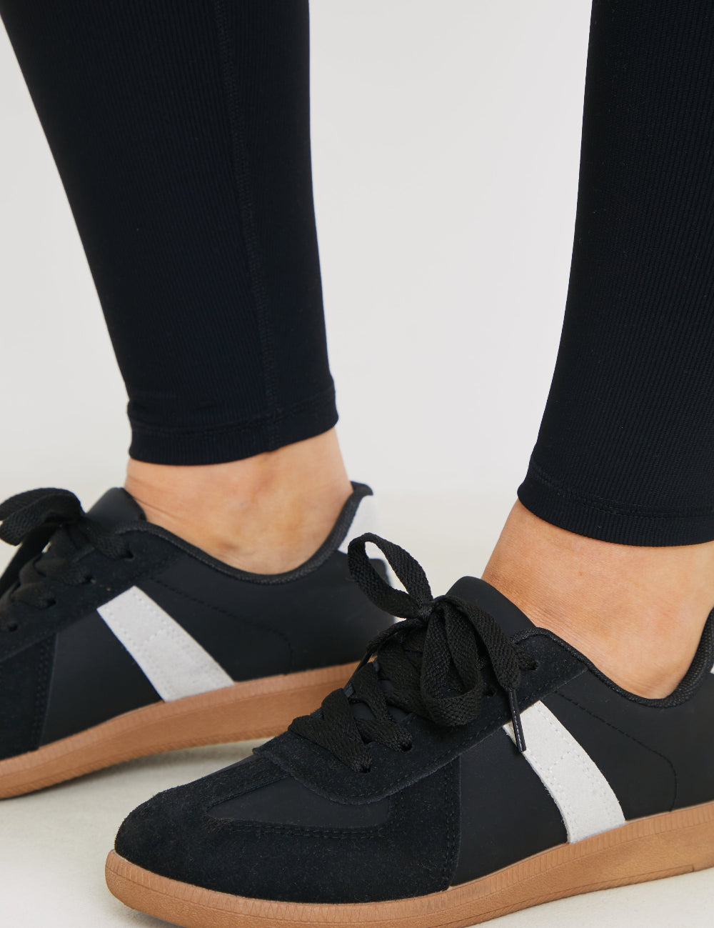 CONTRAST PANEL TRAINERS